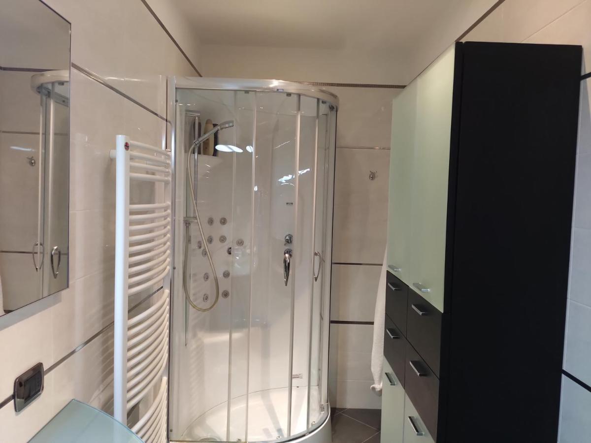 Bellagio Lakeside Apartment Екстер'єр фото